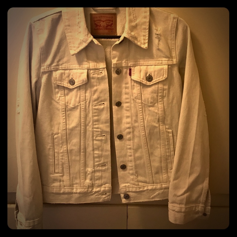✨ NWOT Vintage Distressed Jean Jacket ✨